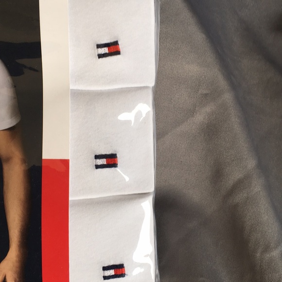 Tommy Hilfiger V-Neck T-Shirt, 3 Pack, White, Medium - Picture 3 of 4